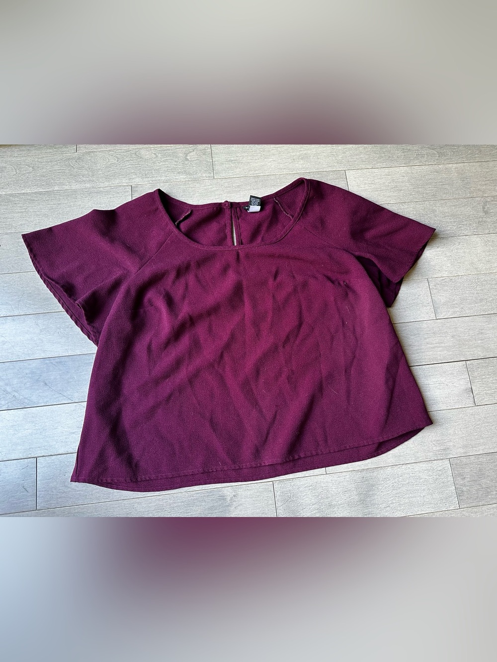 Women’s Torrid Burgundy Crepe Flutter Sleeve Short Sleeve Key Hole Back Shirt 1